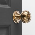 beehive large door knobs (pair) brass