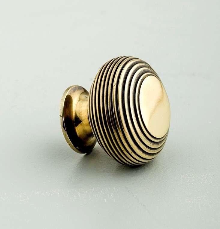 beehive-large-brass-cabinet-knob-aged-brass
