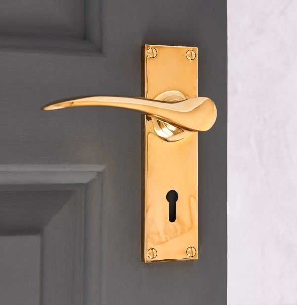 Codsall Lever Handles (Pair) On Rectangular Backplate - Brass - Image 2