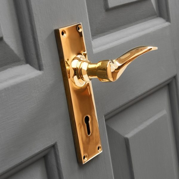 Codsall Lever Handles (Pair) On Rectangular Backplate - Brass - Image 3