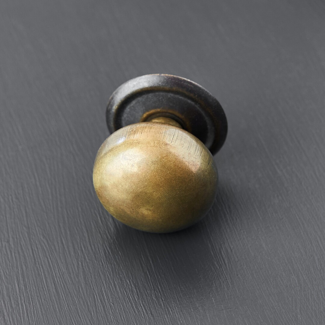 Cottage Bun Cabinet Knob - Antique Brass