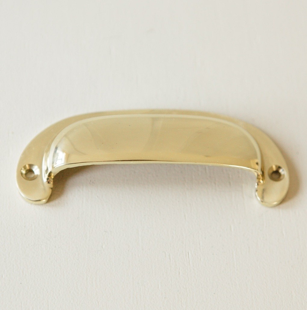 curved-hooded-drawer-pull-brass
