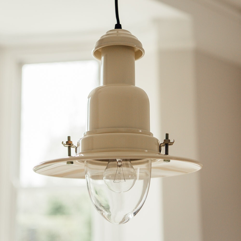 fishing_pendant_cream