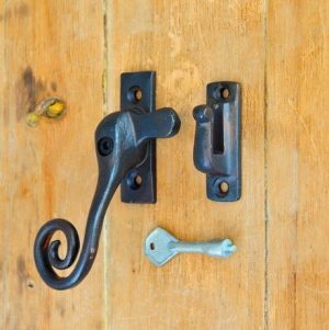 Forged Monkey Tail Casement Window Fastener (Lockable)