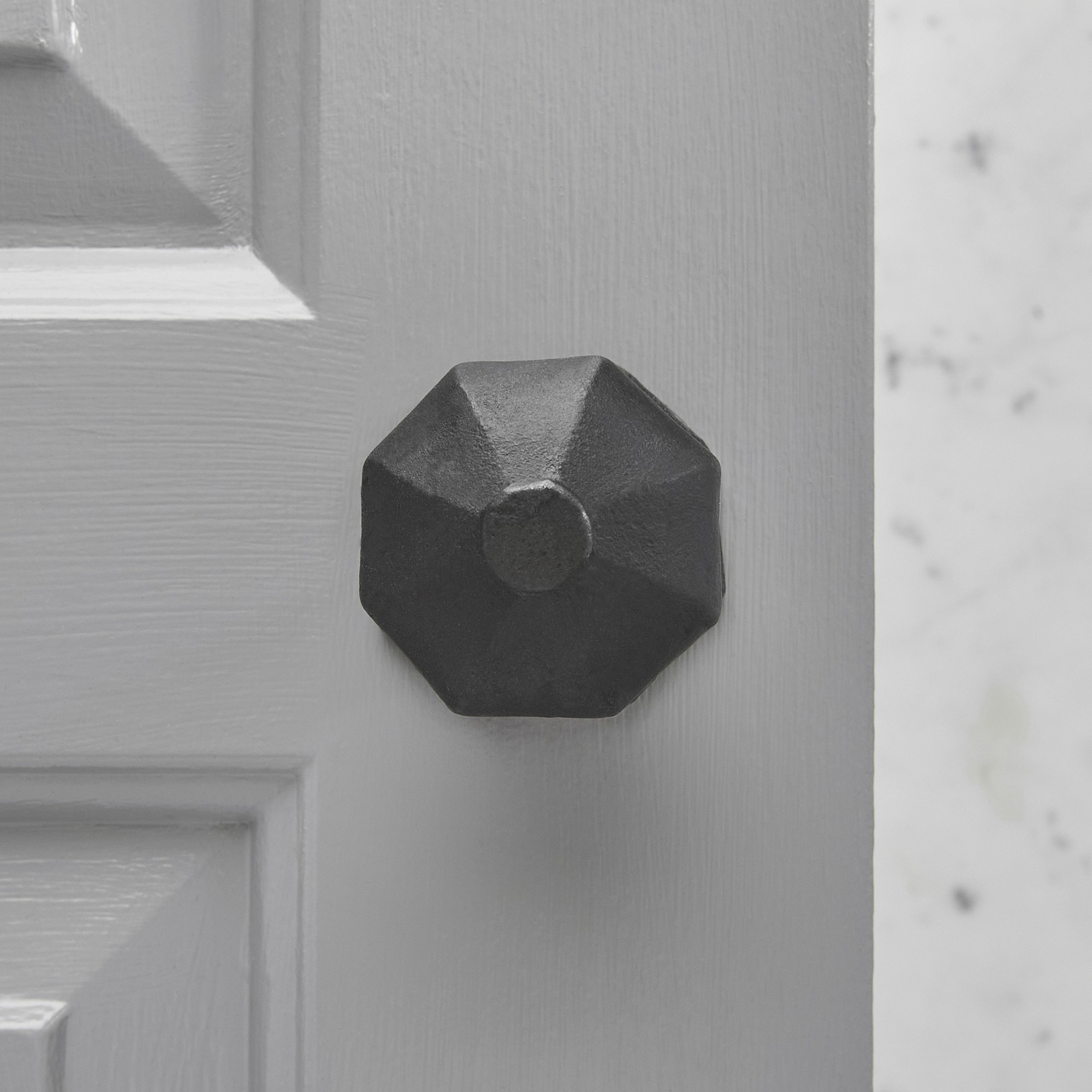 octagonal-forged-door-knobs-pair-black-waxed2