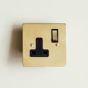 13 Amp Switched Socket - Polished Brass