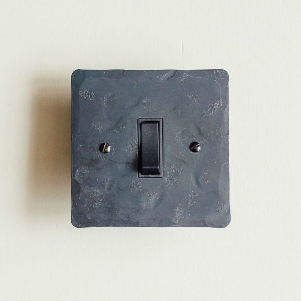 1 Gang 2 Way Rocker Switch - Black Waxed