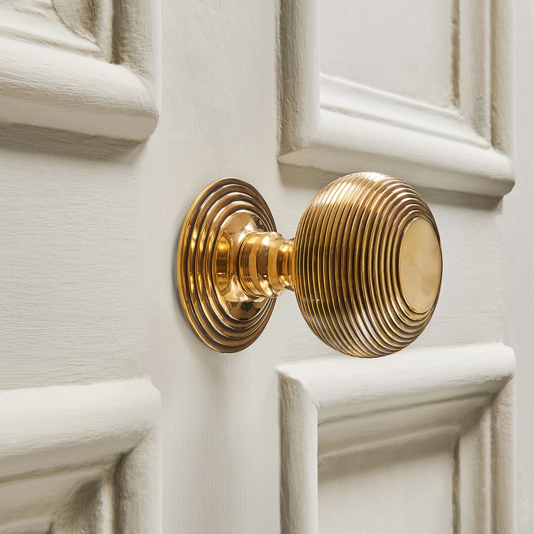 Beehive Centre Door Pull - Aged Brass - Grace & Glory