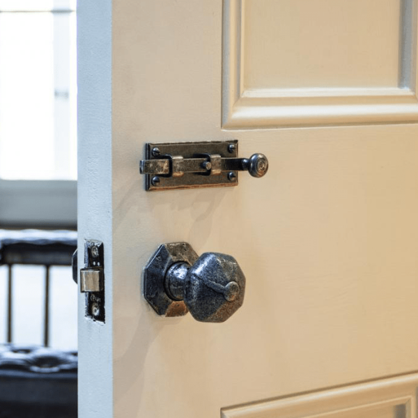pewter 4" straight knob bolt