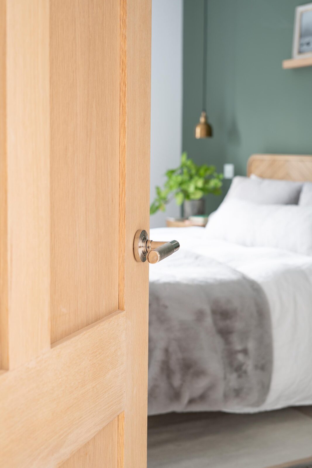 polished chrome brompton lever on rose set (beehive)