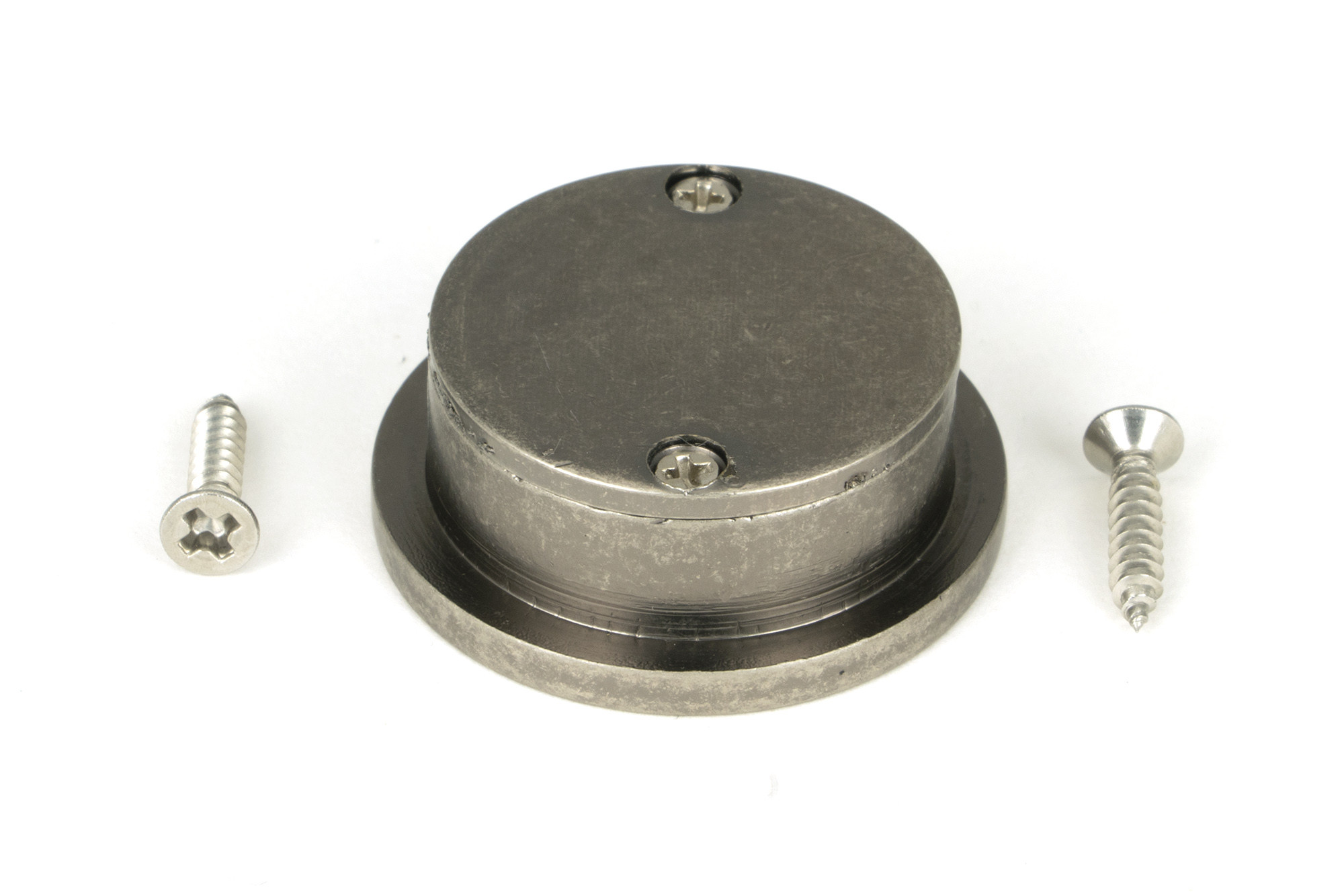 pewter 34mm round finger edge pull