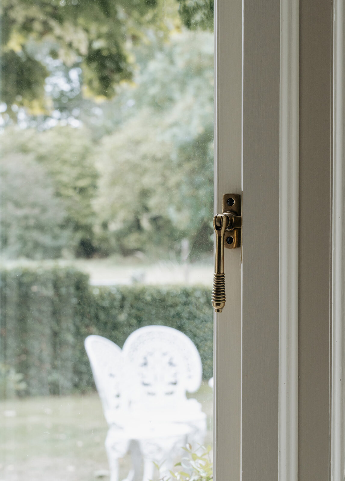 aged brass locking reeded fastener