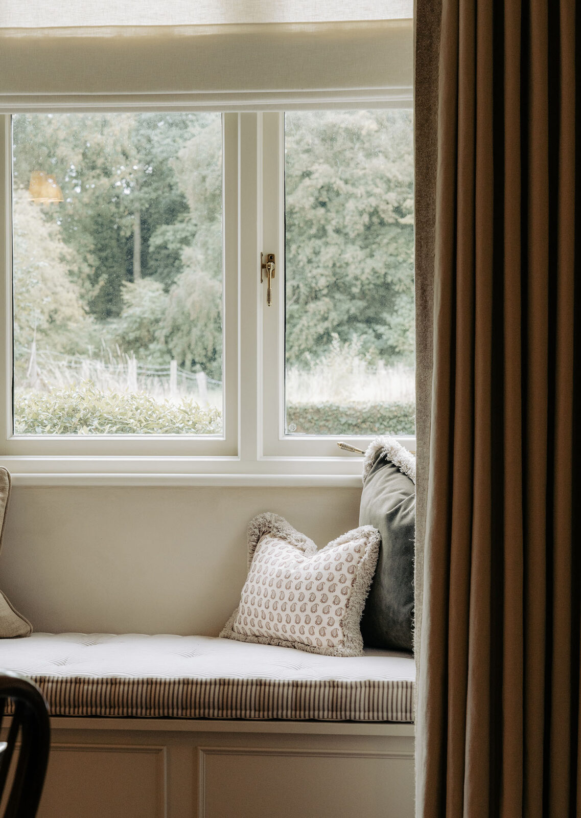 aged brass locking reeded fastener