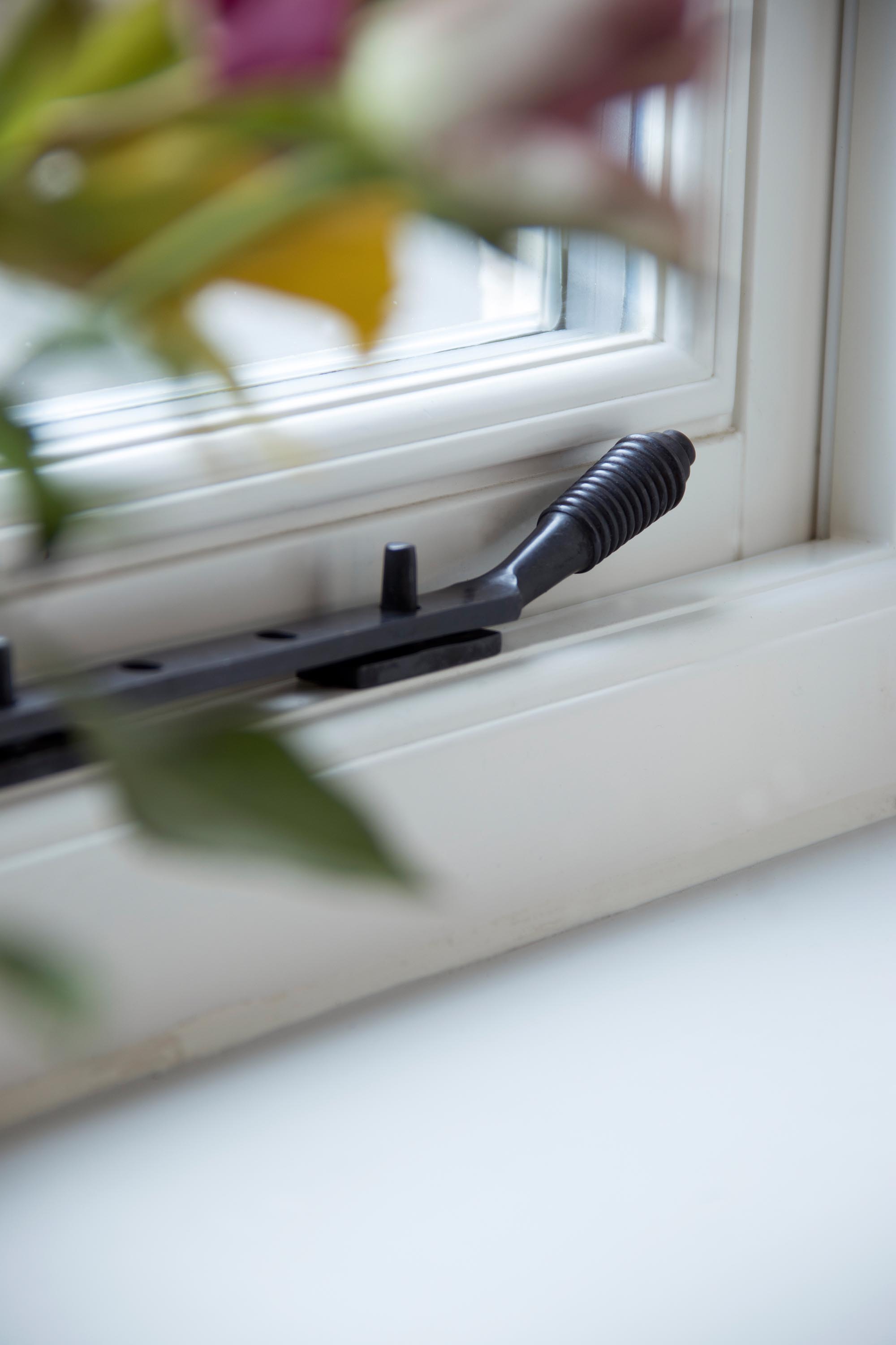 aged bronze 8" reeded stay