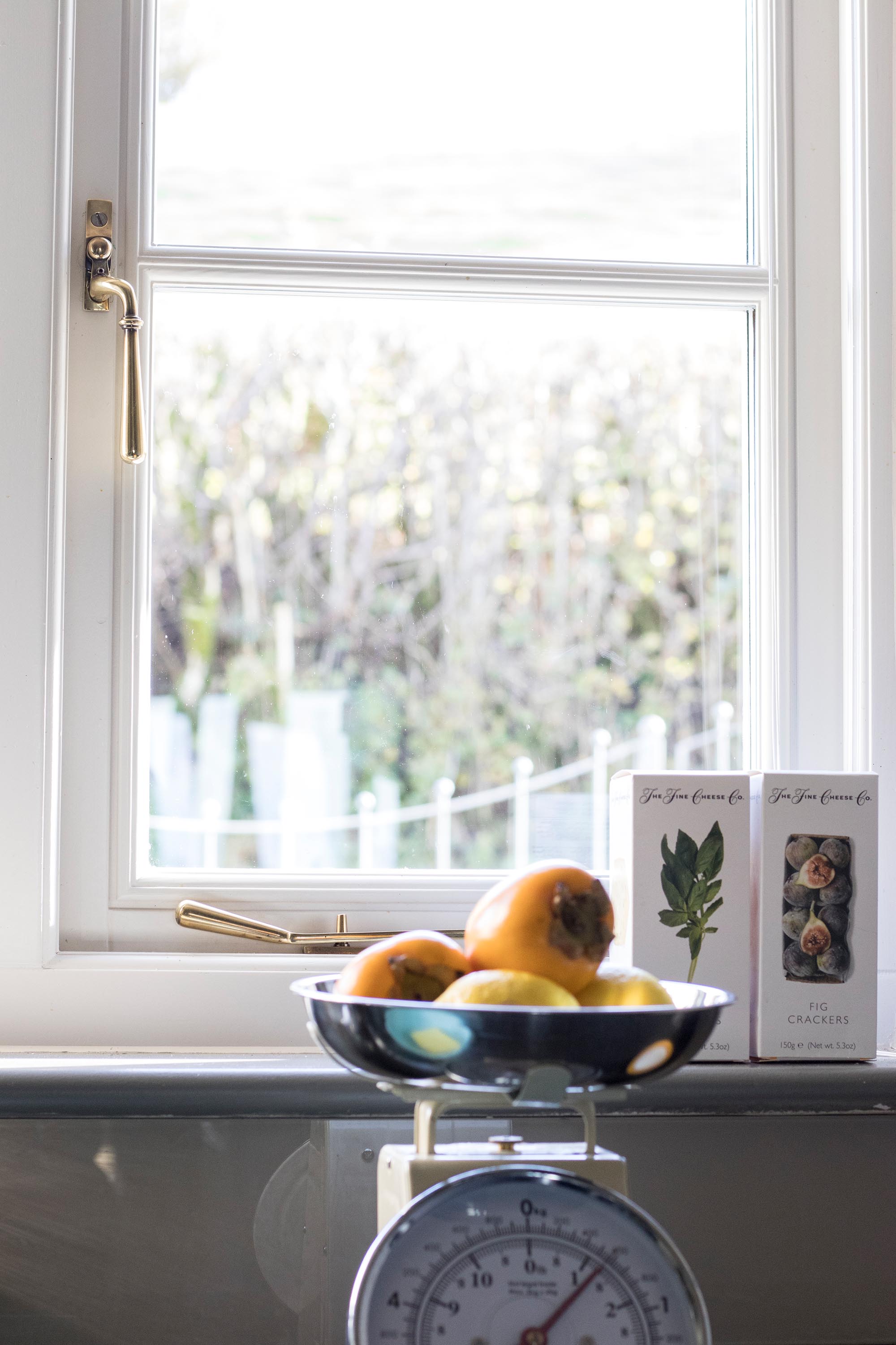 aged brass 10" newbury stay