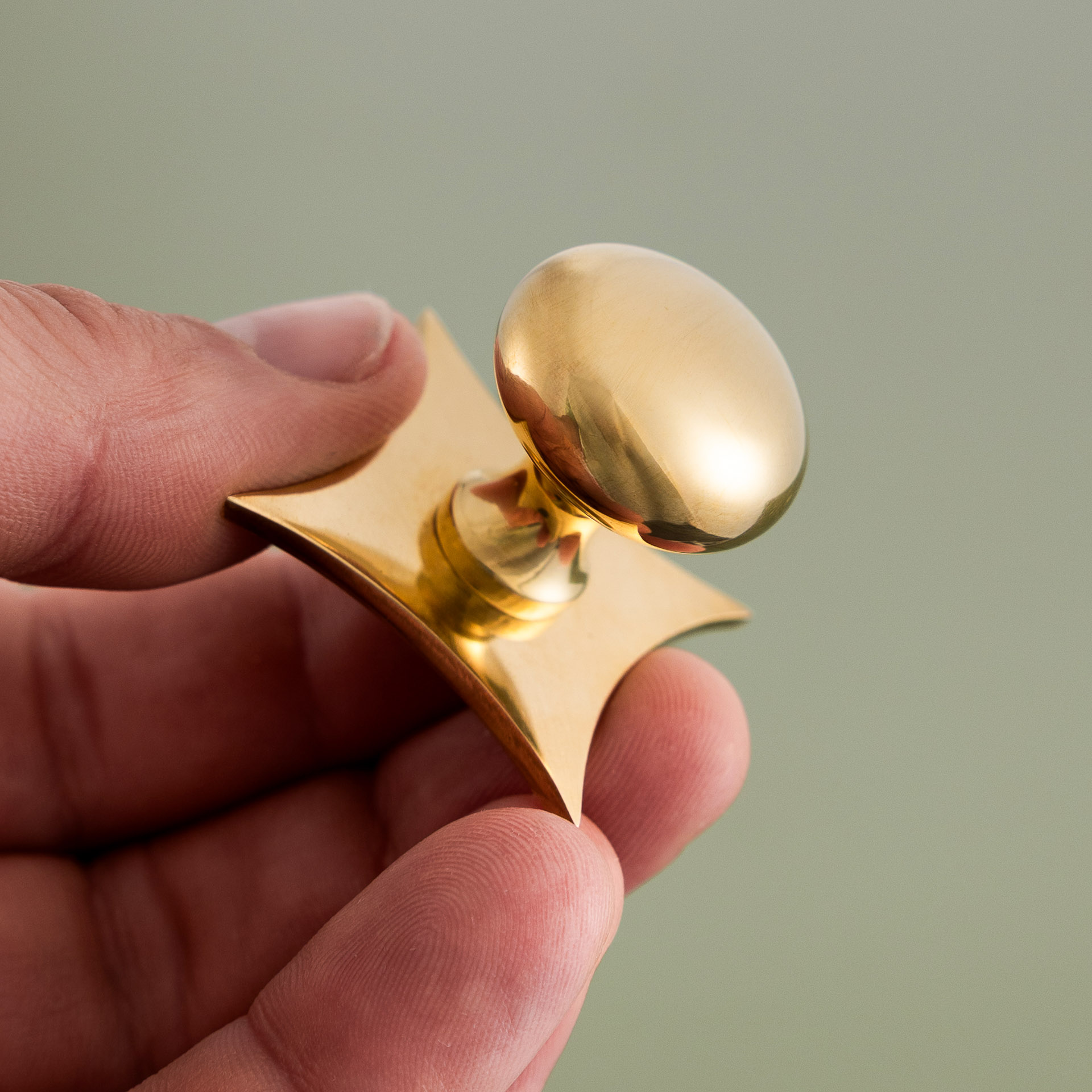 grace star cabinet knob polished brass