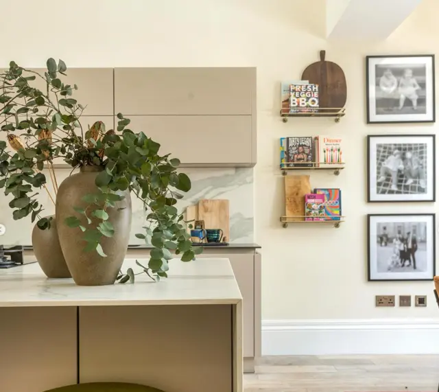 We love how @arranged_by_charlotte has styled our Antique Brass Wall Shelves.  Lots of beautiful interiors inspo over on Charlotte’s insta ❤️ 

#hardware #brasshardware #hardwaredesign #brass #antiquebrass #shelfie #brassshelf #designinspo #interiordesign #interiordetails #interiordecor #design #interiors #homedesign #interiorstyling