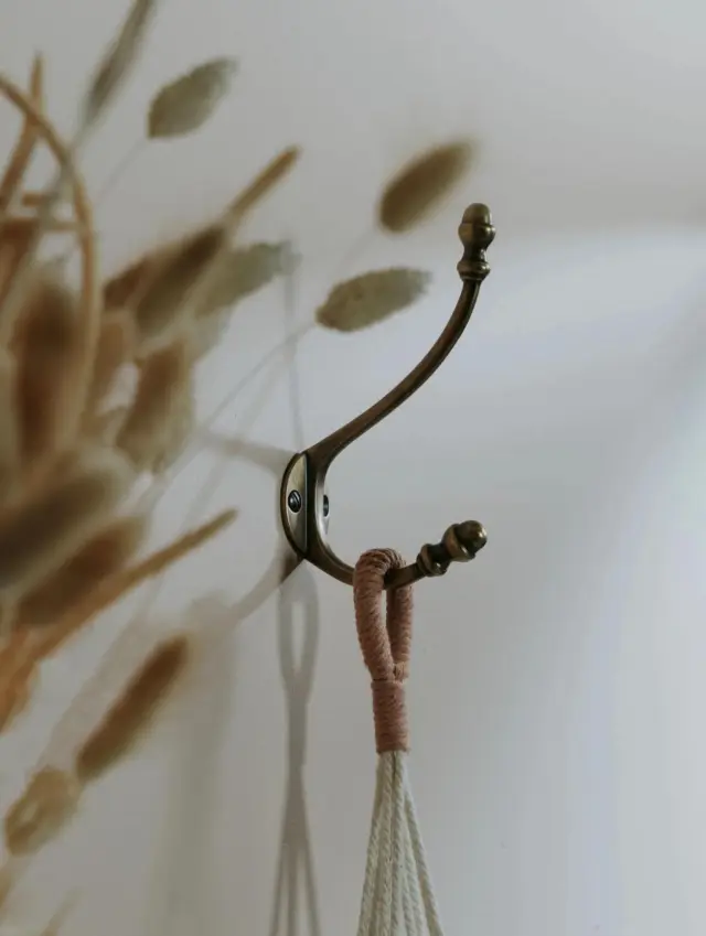 We’re big fans of a good hook! You can never have too many of them. They’re such an underrated, hardworking piece of hardware. 

Our traditional Hat & Coat Hook, crafted in solid brass has a lovely acorn finial. They are perfect for fixing to the back of bathroom doors to hang robes and towels, or in a hallway for hanging hats and coats. 

#hook #hooks #coathook #brasshook #interiorhardware #interiordetail #interiordetails #interiordesign #hardwaredesign #brasshardware #hardware #hardwarestore #ironmongery #finishingtouches